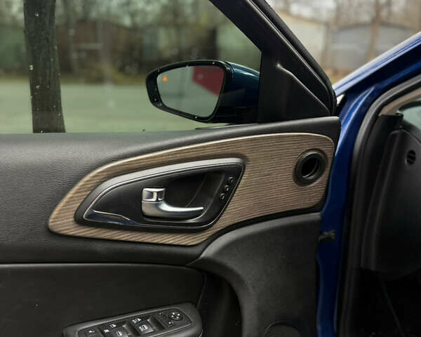 Синий Крайслер 200, объемом двигателя 2.4 л и пробегом 170 тыс. км за 5500 $, фото 13 на Automoto.ua