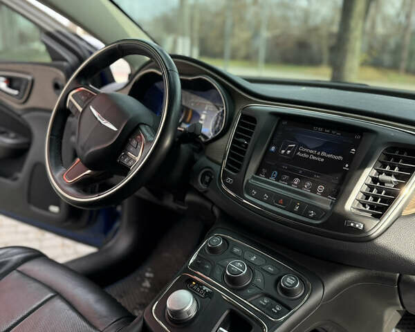 Синий Крайслер 200, объемом двигателя 2.4 л и пробегом 170 тыс. км за 5500 $, фото 11 на Automoto.ua