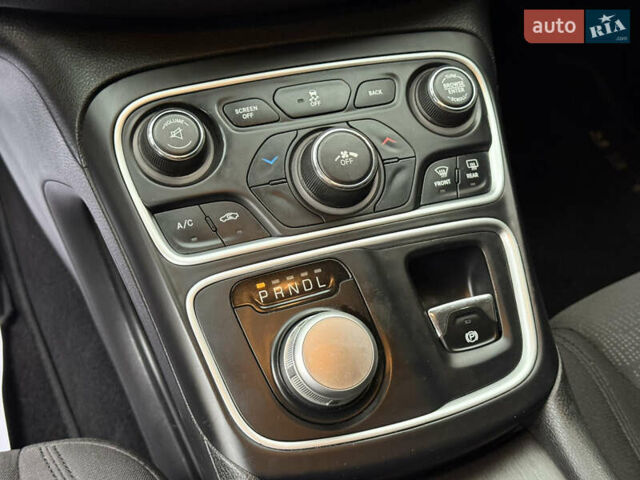 Синий Крайслер 200, объемом двигателя 2.36 л и пробегом 217 тыс. км за 8499 $, фото 47 на Automoto.ua