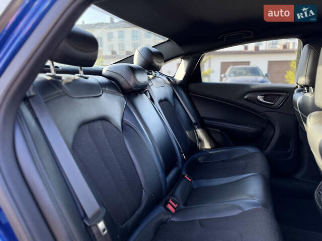 Синий Крайслер 200, объемом двигателя 2.4 л и пробегом 145 тыс. км за 10250 $, фото 20 на Automoto.ua