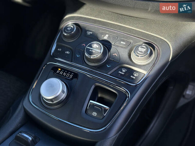 Синий Крайслер 200, объемом двигателя 2.4 л и пробегом 145 тыс. км за 10250 $, фото 11 на Automoto.ua