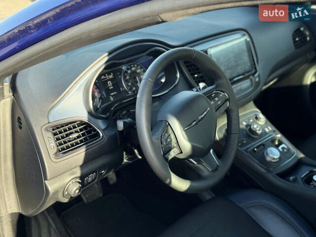 Синий Крайслер 200, объемом двигателя 2.4 л и пробегом 145 тыс. км за 10250 $, фото 6 на Automoto.ua