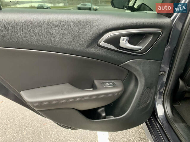 Синий Крайслер 200, объемом двигателя 2.36 л и пробегом 145 тыс. км за 10900 $, фото 54 на Automoto.ua