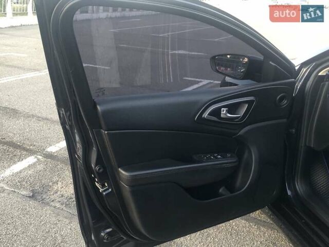 Синий Крайслер 200, объемом двигателя 2.4 л и пробегом 135 тыс. км за 11500 $, фото 23 на Automoto.ua