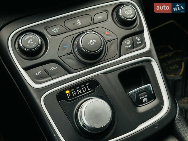 Синий Крайслер 200, объемом двигателя 2.36 л и пробегом 202 тыс. км за 10200 $, фото 30 на Automoto.ua