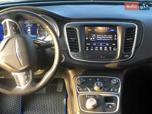 Синий Крайслер 200, объемом двигателя 2.4 л и пробегом 135 тыс. км за 11500 $, фото 1 на Automoto.ua