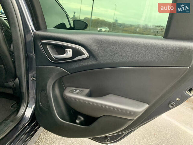 Синий Крайслер 200, объемом двигателя 2.36 л и пробегом 145 тыс. км за 10900 $, фото 47 на Automoto.ua