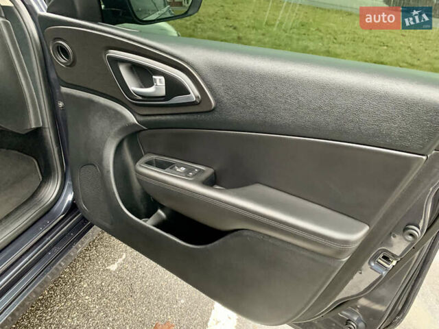 Синий Крайслер 200, объемом двигателя 2.36 л и пробегом 145 тыс. км за 10900 $, фото 42 на Automoto.ua