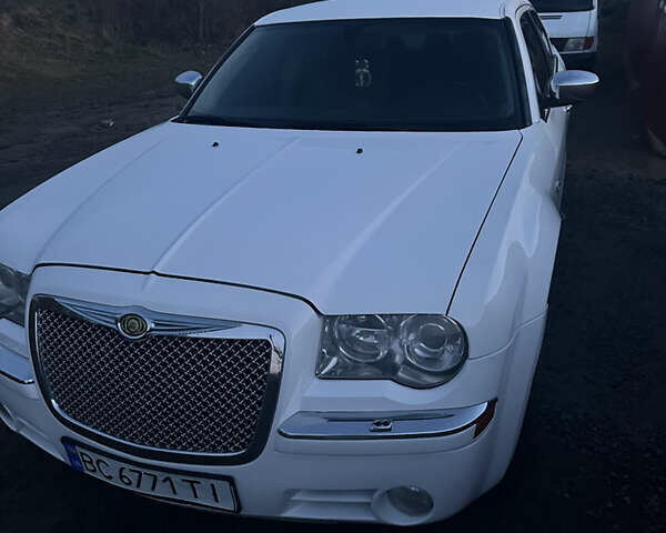 Белый Крайслер 300C, объемом двигателя 2.74 л и пробегом 200 тыс. км за 9000 $, фото 14 на Automoto.ua