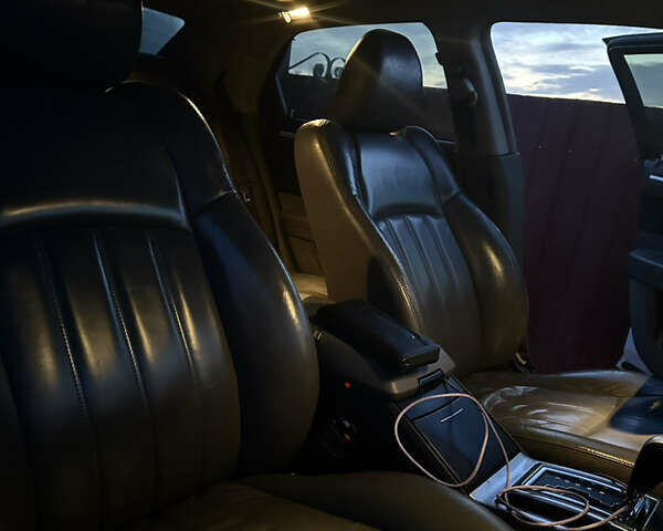 Белый Крайслер 300C, объемом двигателя 2.74 л и пробегом 200 тыс. км за 9000 $, фото 7 на Automoto.ua