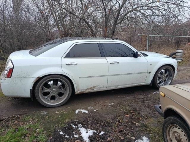 Белый Крайслер 300C, объемом двигателя 2.7 л и пробегом 2 тыс. км за 8500 $, фото 8 на Automoto.ua