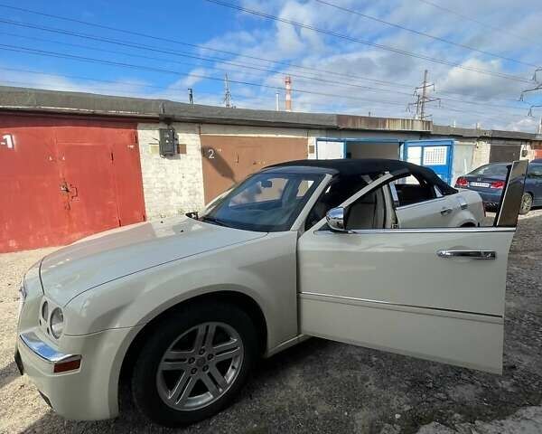 Белый Крайслер 300C, объемом двигателя 2.7 л и пробегом 90 тыс. км за 15000 $, фото 4 на Automoto.ua