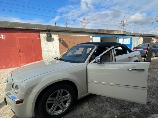 Білий Крайслер 300C, об'ємом двигуна 2.7 л та пробігом 90 тис. км за 15000 $, фото 5 на Automoto.ua