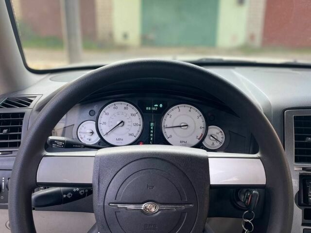 Білий Крайслер 300C, об'ємом двигуна 2.7 л та пробігом 90 тис. км за 15000 $, фото 6 на Automoto.ua