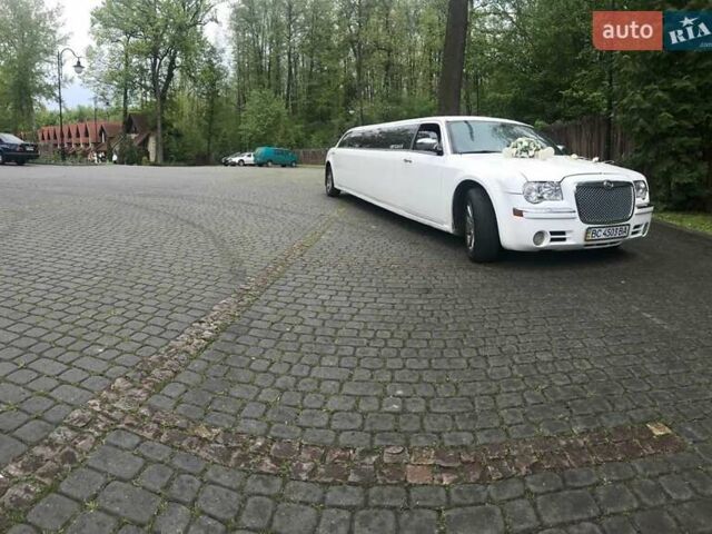 Белый Крайслер 300C, объемом двигателя 5.7 л и пробегом 175 тыс. км за 11900 $, фото 9 на Automoto.ua