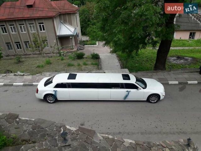 Белый Крайслер 300C, объемом двигателя 5.7 л и пробегом 175 тыс. км за 11900 $, фото 14 на Automoto.ua