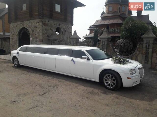 Белый Крайслер 300C, объемом двигателя 5.7 л и пробегом 175 тыс. км за 11900 $, фото 13 на Automoto.ua