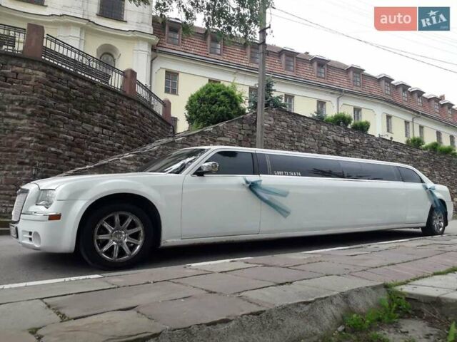 Белый Крайслер 300C, объемом двигателя 5.7 л и пробегом 175 тыс. км за 11900 $, фото 12 на Automoto.ua