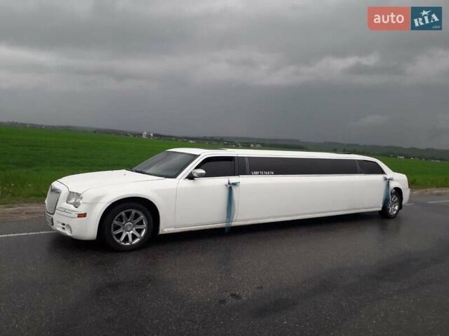 Белый Крайслер 300C, объемом двигателя 5.7 л и пробегом 175 тыс. км за 11900 $, фото 11 на Automoto.ua