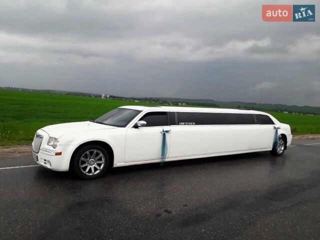 Белый Крайслер 300C, объемом двигателя 5.7 л и пробегом 175 тыс. км за 11900 $, фото 7 на Automoto.ua
