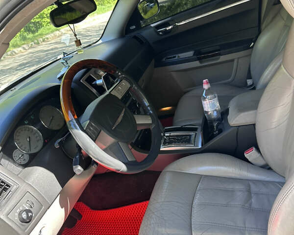 Білий Крайслер 300C, об'ємом двигуна 2.74 л та пробігом 230 тис. км за 7973 $, фото 9 на Automoto.ua