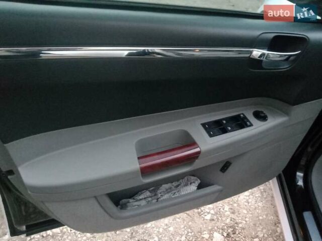 Крайслер 300C 2005 в Николаеве на Automoto.ua Белый Крайслер 300C, объемом двигателя 2.7 л и пробегом 158 тыс. км за 11000 $, фото 20 на Automoto.ua