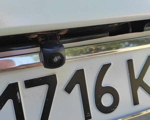 Белый Крайслер 300C, объемом двигателя 2.74 л и пробегом 200 тыс. км за 7999 $, фото 7 на Automoto.ua