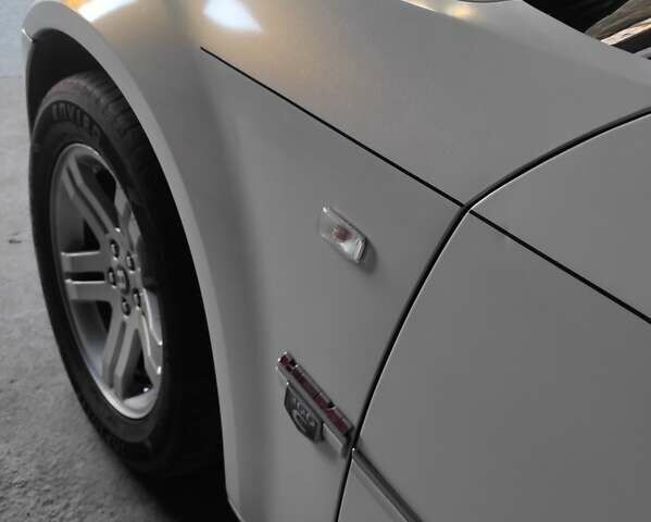 Белый Крайслер 300C, объемом двигателя 2.74 л и пробегом 200 тыс. км за 7999 $, фото 47 на Automoto.ua