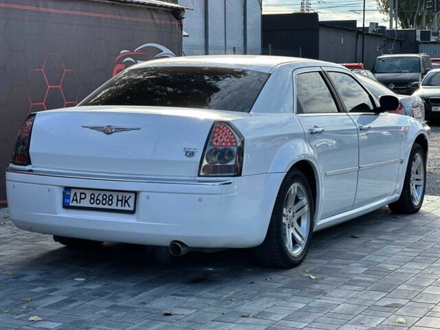 Белый Крайслер 300C, объемом двигателя 2.7 л и пробегом 120 тыс. км за 4999 $, фото 10 на Automoto.ua