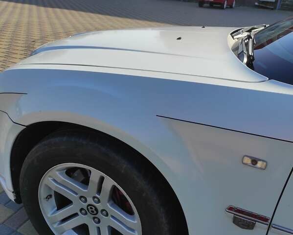 Белый Крайслер 300C, объемом двигателя 2.74 л и пробегом 200 тыс. км за 7999 $, фото 46 на Automoto.ua