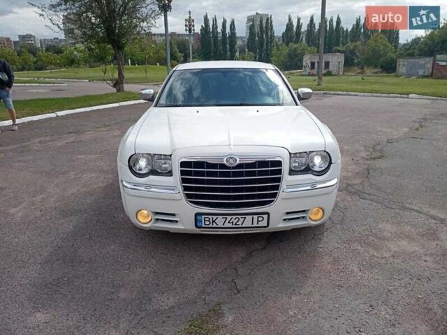 Білий Крайслер 300C, об'ємом двигуна 2.7 л та пробігом 266 тис. км за 5499 $, фото 7 на Automoto.ua