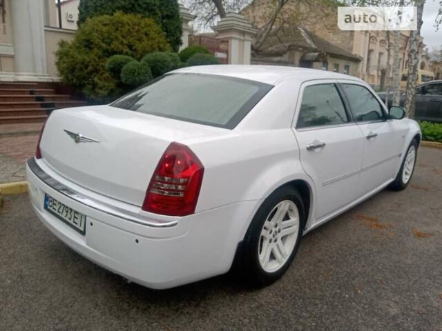 Крайслер 300C 2005 в Николаеве на Automoto.ua Белый Крайслер 300C, объемом двигателя 2.7 л и пробегом 158 тыс. км за 11000 $, фото 3 на Automoto.ua