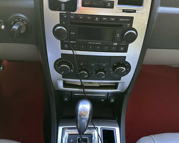 Білий Крайслер 300C, об'ємом двигуна 2.74 л та пробігом 230 тис. км за 7973 $, фото 11 на Automoto.ua