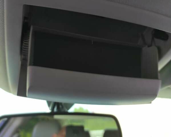 Белый Крайслер 300C, объемом двигателя 2.74 л и пробегом 200 тыс. км за 7999 $, фото 27 на Automoto.ua