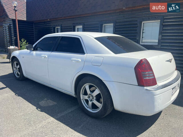 Білий Крайслер 300C, об'ємом двигуна 2.74 л та пробігом 247 тис. км за 7500 $, фото 3 на Automoto.ua