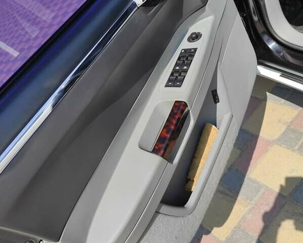 Белый Крайслер 300C, объемом двигателя 2.74 л и пробегом 200 тыс. км за 7999 $, фото 29 на Automoto.ua