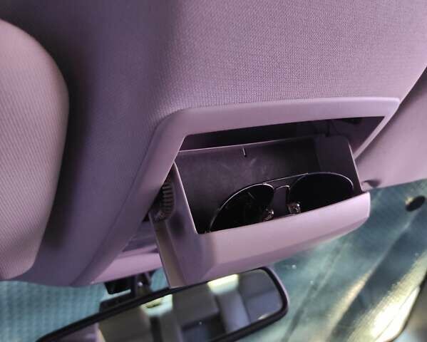 Белый Крайслер 300C, объемом двигателя 2.74 л и пробегом 200 тыс. км за 7999 $, фото 10 на Automoto.ua