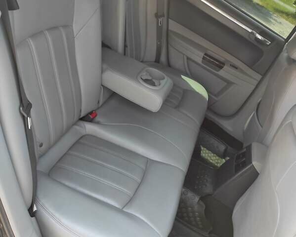 Белый Крайслер 300C, объемом двигателя 2.74 л и пробегом 200 тыс. км за 7999 $, фото 25 на Automoto.ua