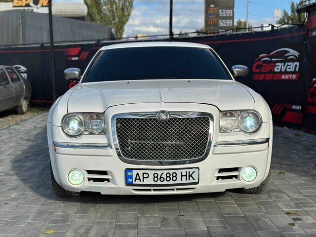 Белый Крайслер 300C, объемом двигателя 2.7 л и пробегом 120 тыс. км за 4999 $, фото 1 на Automoto.ua