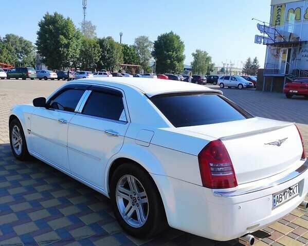 Белый Крайслер 300C, объемом двигателя 2.74 л и пробегом 200 тыс. км за 7999 $, фото 39 на Automoto.ua