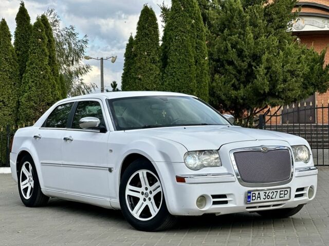 Білий Крайслер 300C, об'ємом двигуна 2.7 л та пробігом 224 тис. км за 6000 $, фото 9 на Automoto.ua