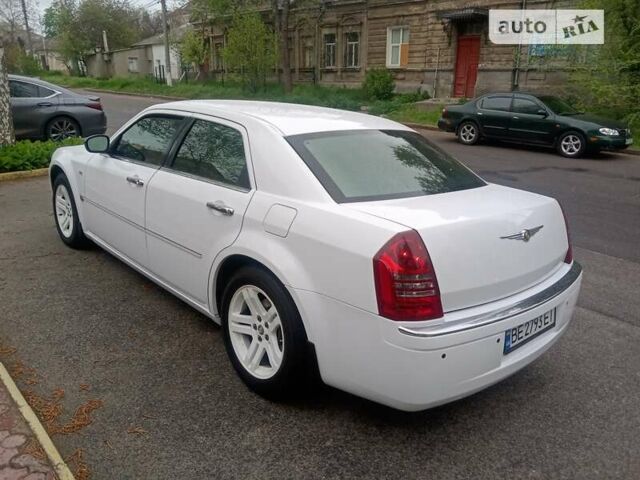 Крайслер 300C 2005 в Николаеве на Automoto.ua Белый Крайслер 300C, объемом двигателя 2.7 л и пробегом 158 тыс. км за 11000 $, фото 2 на Automoto.ua