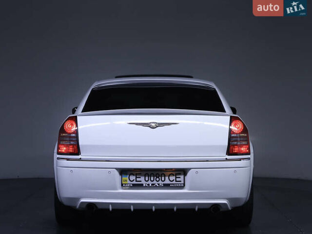 Белый Крайслер 300C, объемом двигателя 5.7 л и пробегом 250 тыс. км за 10900 $, фото 28 на Automoto.ua
