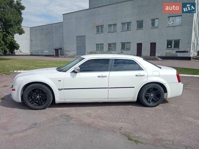 Білий Крайслер 300C, об'ємом двигуна 2.7 л та пробігом 266 тис. км за 5499 $, фото 3 на Automoto.ua