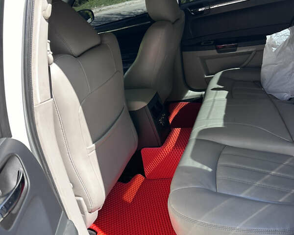 Білий Крайслер 300C, об'ємом двигуна 2.74 л та пробігом 230 тис. км за 7973 $, фото 13 на Automoto.ua