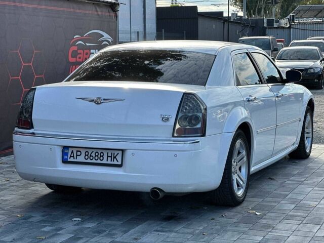 Белый Крайслер 300C, объемом двигателя 2.7 л и пробегом 120 тыс. км за 4999 $, фото 11 на Automoto.ua