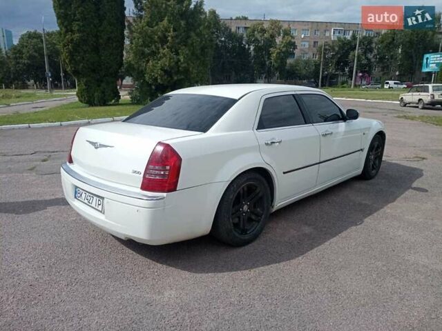 Білий Крайслер 300C, об'ємом двигуна 2.7 л та пробігом 266 тис. км за 5499 $, фото 8 на Automoto.ua