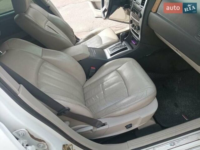 Білий Крайслер 300C, об'ємом двигуна 2.7 л та пробігом 266 тис. км за 5499 $, фото 13 на Automoto.ua