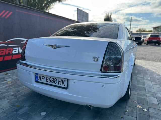 Белый Крайслер 300C, объемом двигателя 2.7 л и пробегом 120 тыс. км за 4999 $, фото 7 на Automoto.ua