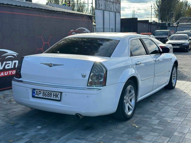 Белый Крайслер 300C, объемом двигателя 2.7 л и пробегом 120 тыс. км за 4999 $, фото 8 на Automoto.ua